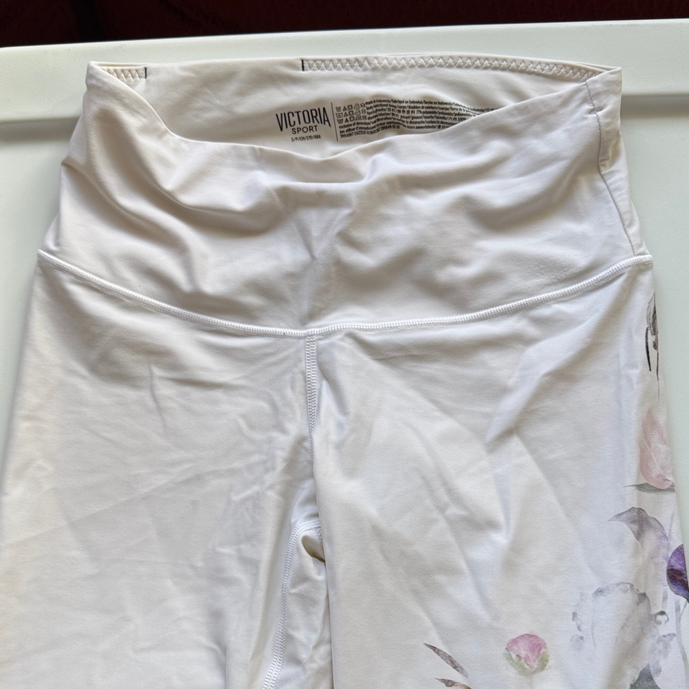 Victoria Sport White Floral Leggings